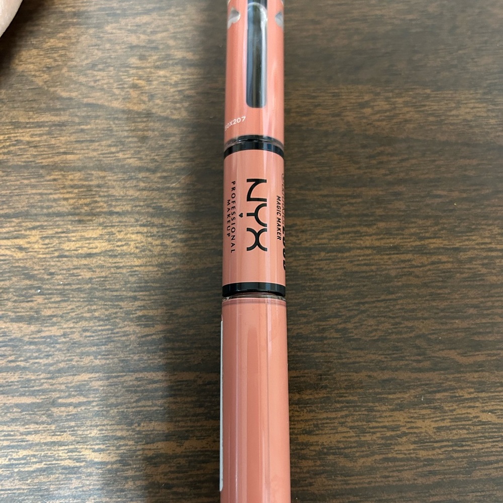 New NYX Lip Gloss Boundary Pusher /Rouge a’Leverage